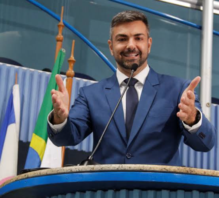 Presidente da Câmara de Vitória anuncia concurso, reformas e afastamento da delegacia