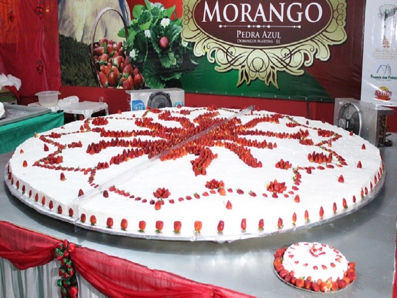 Após três anos, Festa do Morango retorna com torta de 300 quilos no ES.