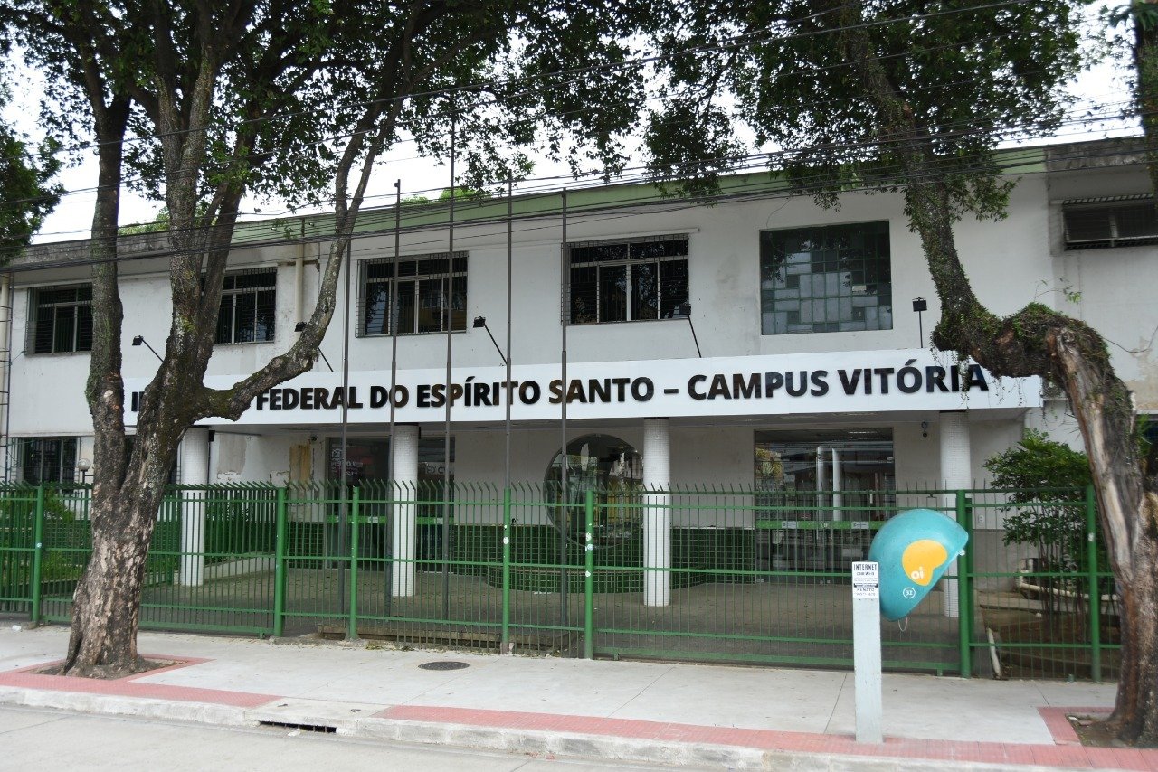 Ifes abre mais de mil vagas em cursos a distância de inglês, assistente administrativo e outros.