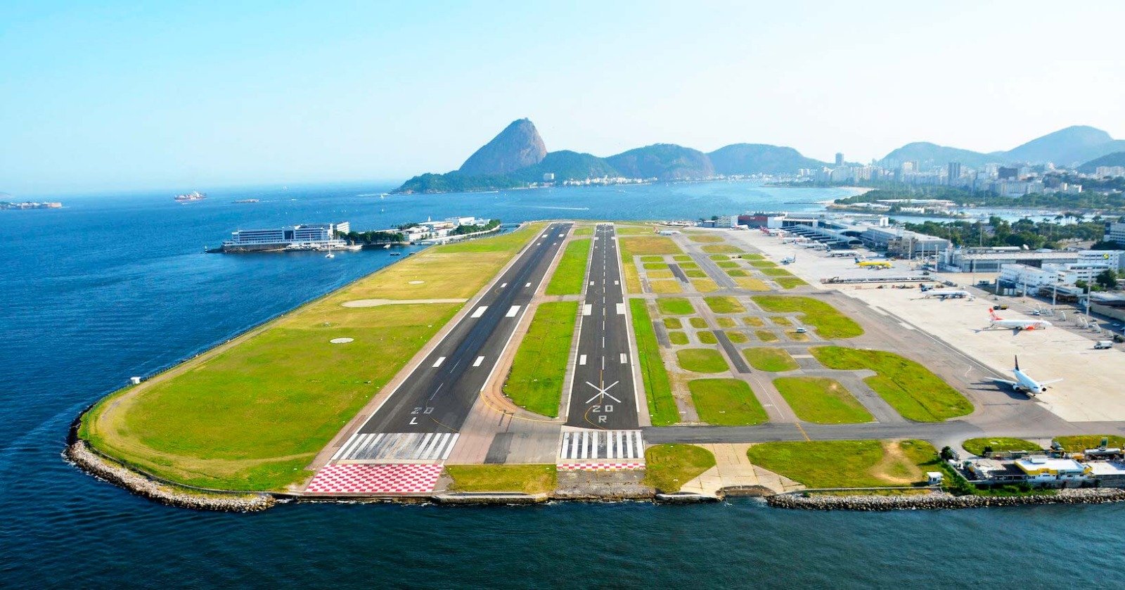 Voos diretos entre aeroportos Santos Dumont, no Rio de Janeiro, e de Vitória serão suspensos em abril.