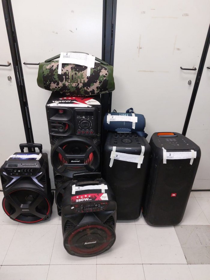 Poluição sonora: caixas de som são recolhidas e proprietários são multados em Vitória.