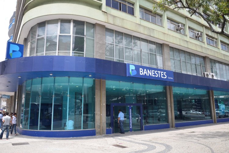 Banestes anuncia concurso com salário de até R$ 5.363.