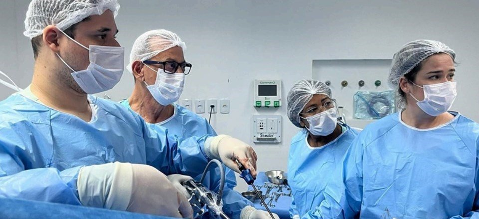 Hospital Estadual Roberto Silvares realiza primeira cirurgia por vídeo