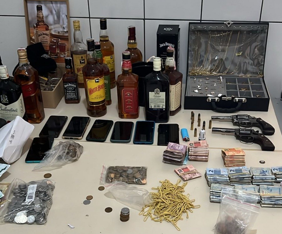 Grupo suspeito de assalto à residência em Minas Gerais é preso em Fundão