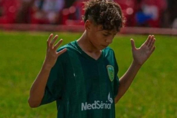 Família de jogador de futebol baleado na cabeça no ES doa coração para transplante