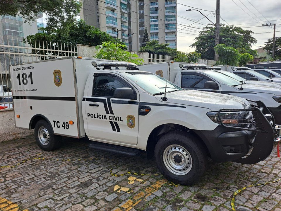 Jovem é morto a tiros e homem fica ferido após ser atingido por bala perdida