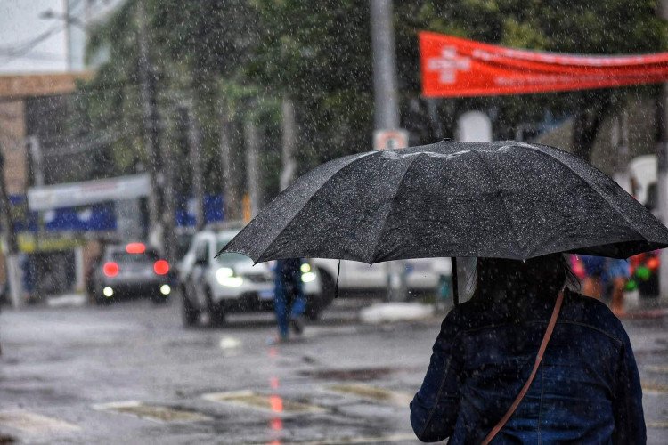 Semana começa com alerta de perigo potencial para chuvas fortes no ES