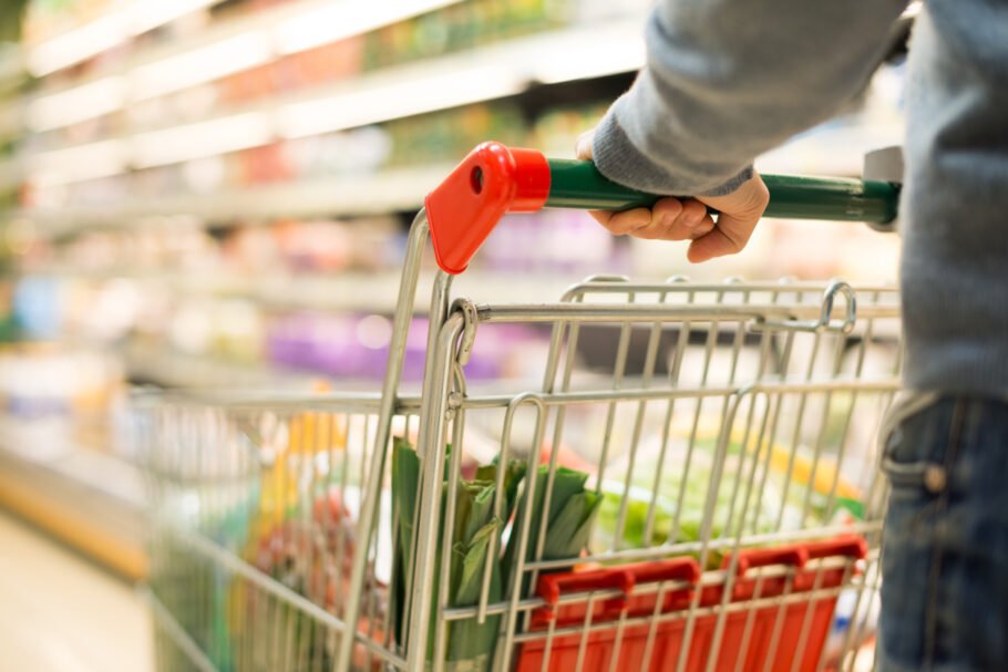 Veja até que horas supermercados e lojas funcionam na Grande Vitória nesta sexta