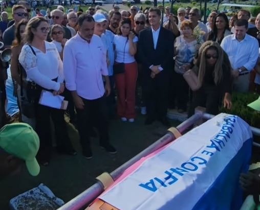 Chuva de flores e honras militares no último adeus ao ex-governador Max Mauro