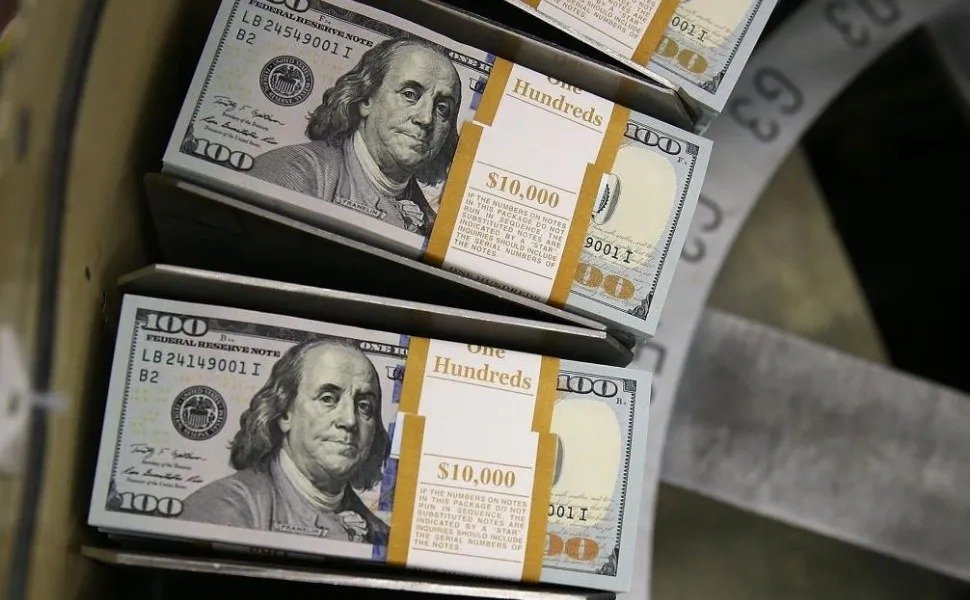 Dólar fecha em R$ 6,26 e empresas preparam aumento em preços