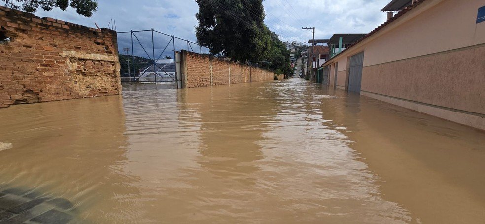 Mais de 300 pessoas fora de casa por causa da chuva no ES