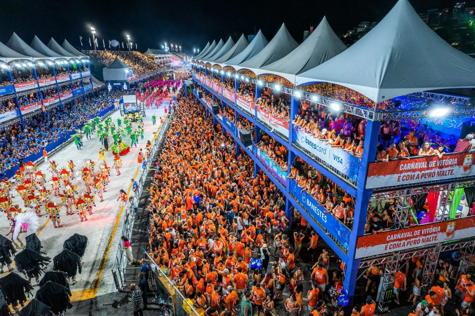 Carnaval de Vitória: grande dia com os desfiles do Grupo Especial