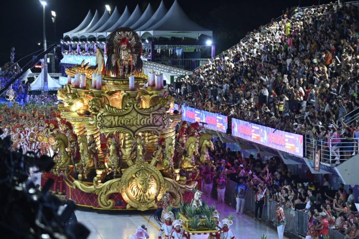 Carnaval de Vitória: sete escolas desfilaram no Sambão do Povo e disputam Grupo Especial