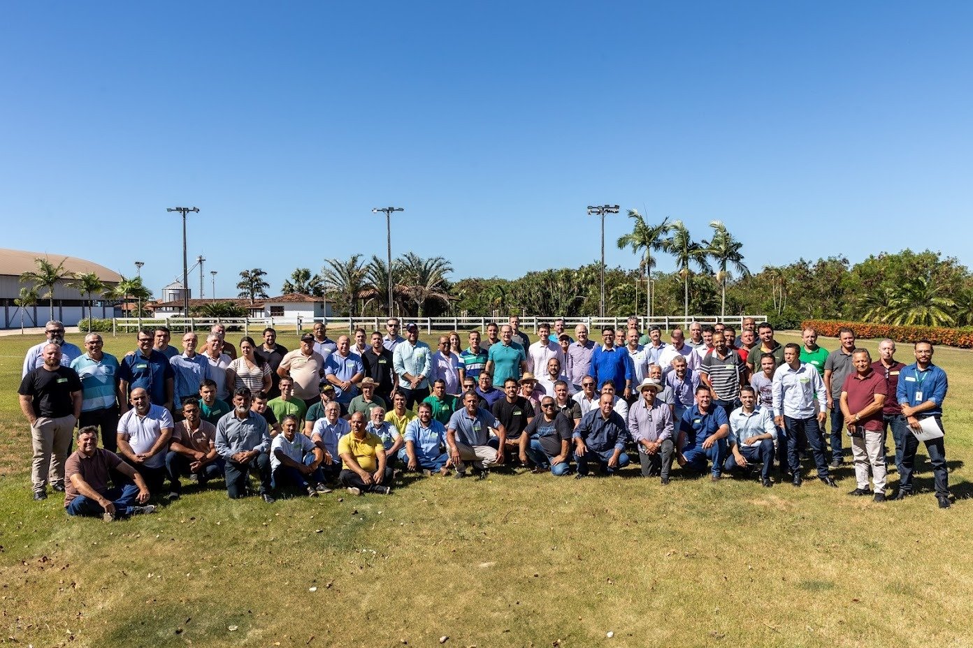 Nesta terça-feira (18), Vila Velha foi anfitriã de um encontro estratégico com a participação de secretários de Agricultura de 73 municípios capixabas. A reunião – que também contou com a presença do prefeito Arnaldinho Borgo e do secretário de Estado da Agricultura, Abastecimento, Aquicultura e Pesca (Seag), Ênio Bérgoli – aconteceu na Fazenda Paraíso, de propriedade do pecuarista Dalton Heringer.