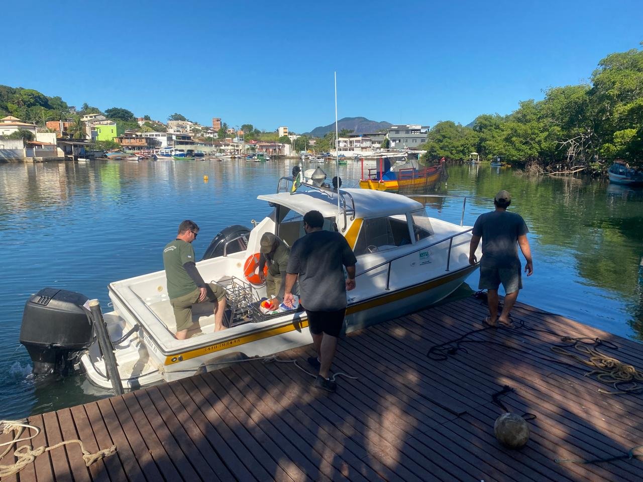 Pesquisa monitora peixes recifais nas Ilhas de Guarapari