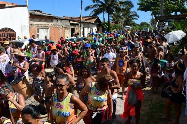 Bloco Surpresa, na Barra do Jucu, teve homenagem e sátira a Elon Musk