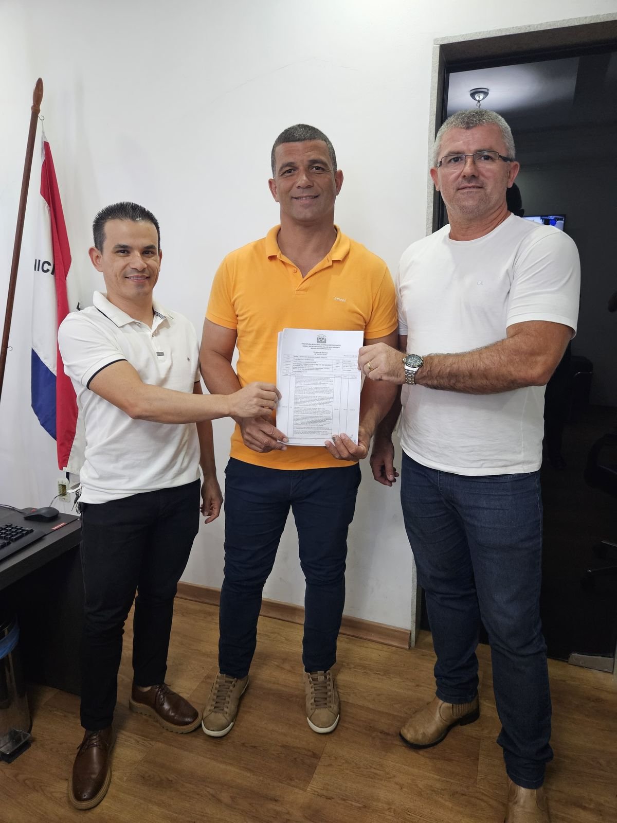 Prefeitura de Presidente Kennedy assina ordem de serviço para captura e transporte de animais de médio e grande porte