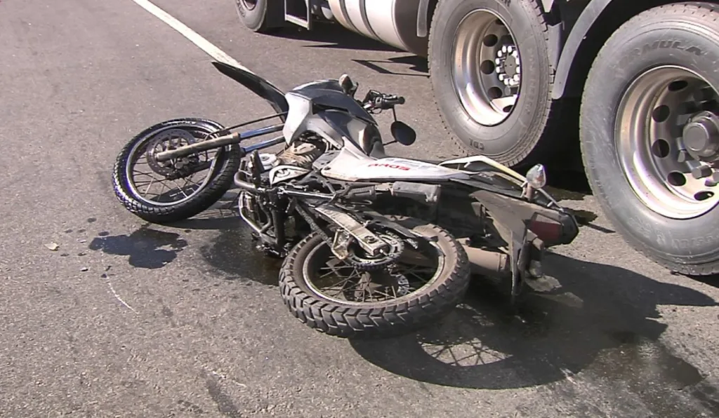 Cabo da Policial Militar morre em acidente na Avenida Carlos Lindemberg
