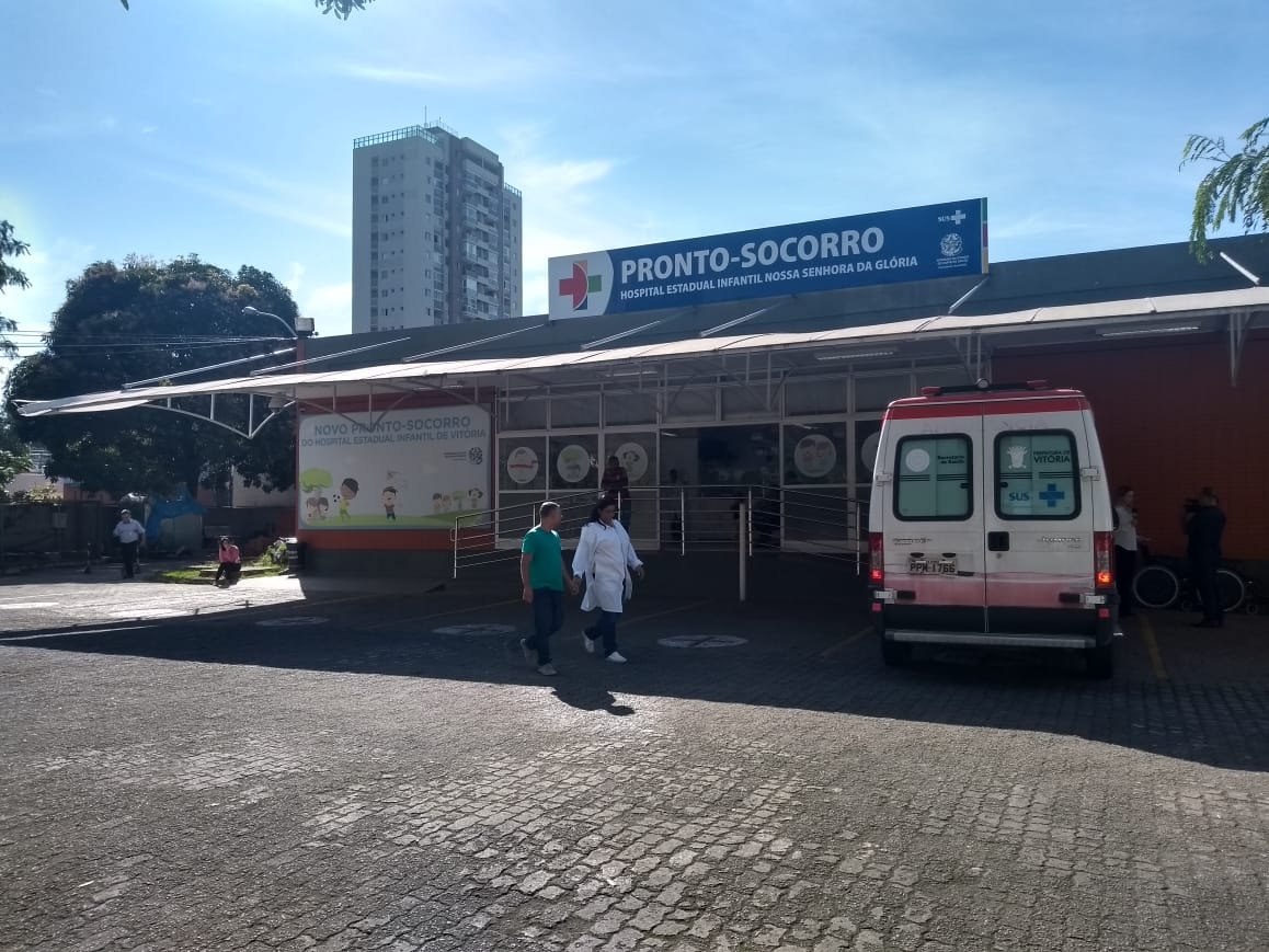 Criança de um ano é agredida e arremessada contra a parede por padrasto na Serra