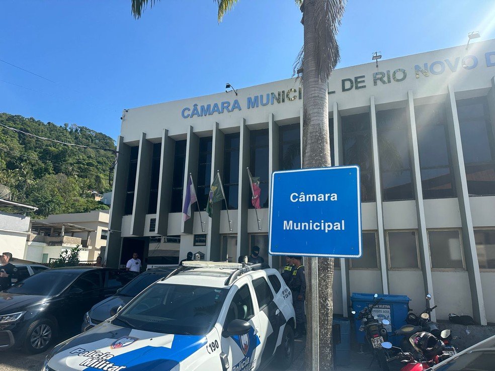 Justiça determina prisão de servidores e uso de tornozeleira em vereador no ES