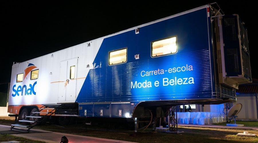 Unidade Móvel de Beleza do Senac leva qualificação e oportunidades a moradores