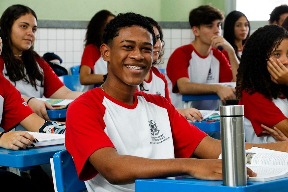 Alunos da rede estadual retornam às aulas com novidades no segundo semestre no ES