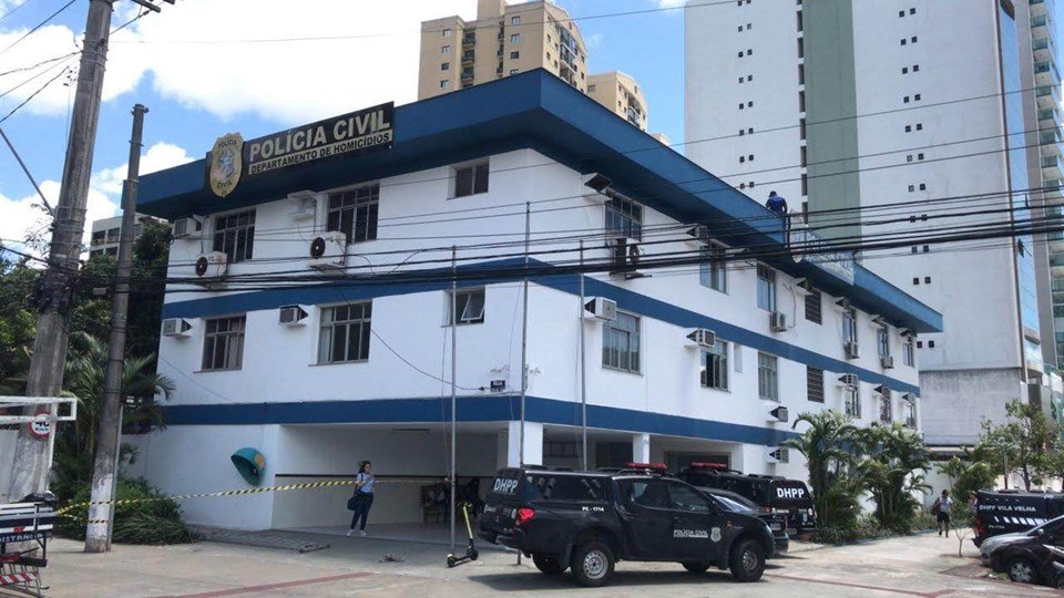 Adolescentes foram autores dos disparos que mataram duas pessoas em Vila Velha, diz PM