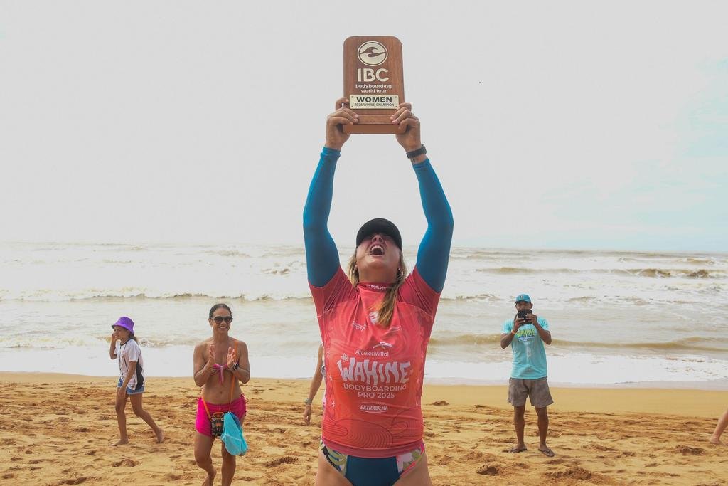 Alexandra Rinder é campeã mundial no ArcelorMittal Wahine Bodyboarding Pro, na Serra