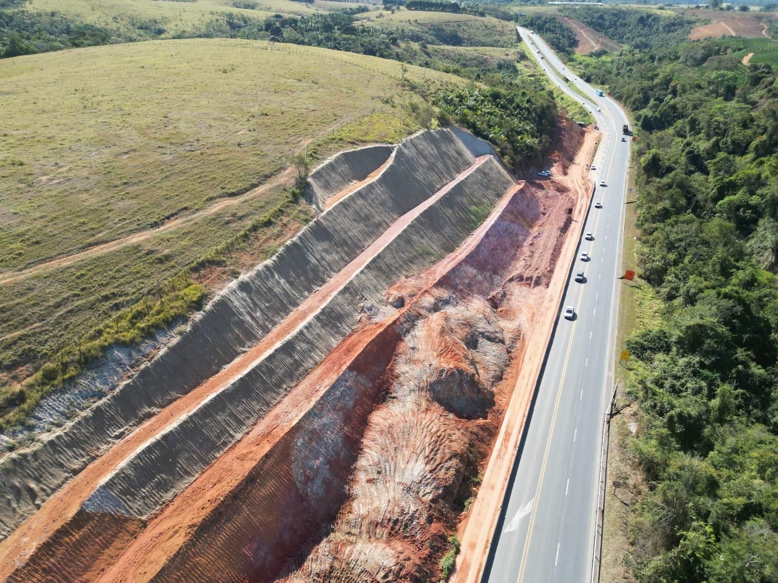 Trecho da BR 101, na Serra, será totalmente interditado para corte de rochas