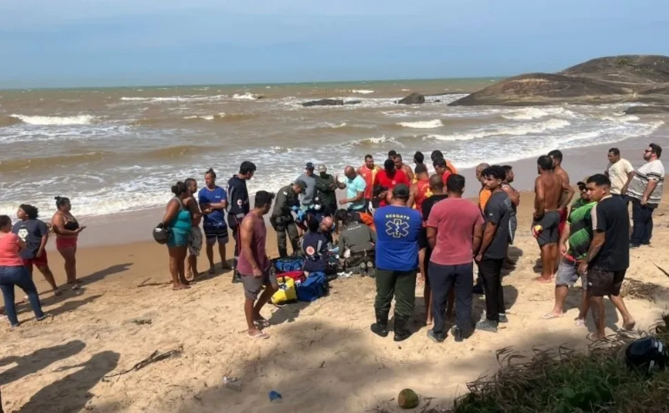 Tio e sobrinho morrem afogados em praia no Sul do ES