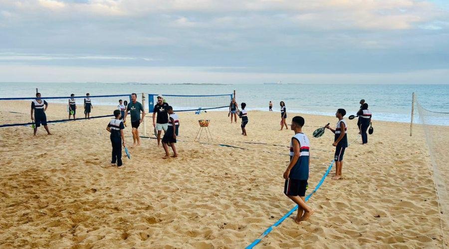 Festival de beach tênis vai reunir 200 alunos em praia de Vila Velha nesta quarta-feira