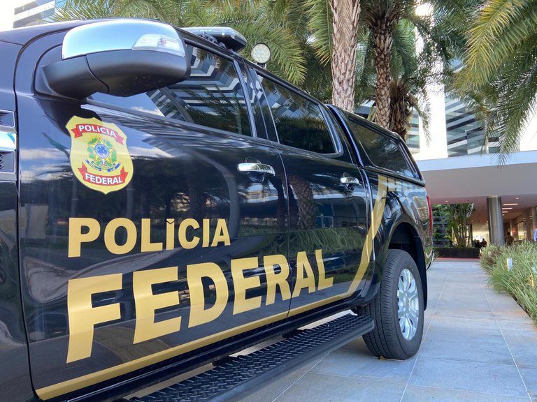 Polícia Federal descobre esquema de envio de carteiras de motoristas falsas no ES