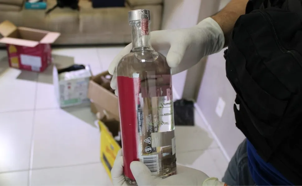 Homem é preso por falsificação de bebidas em operação no ES