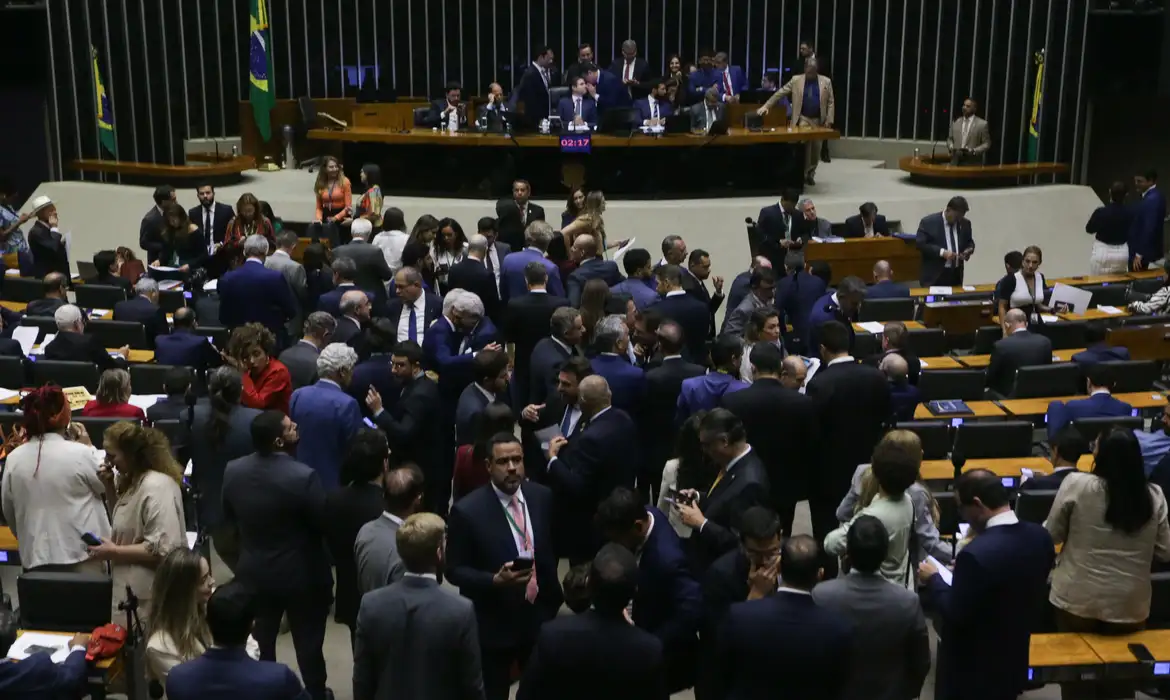 Aprovado projeto de ampliação da isenção do Imposto de Renda que beneficia 311 mil no ES