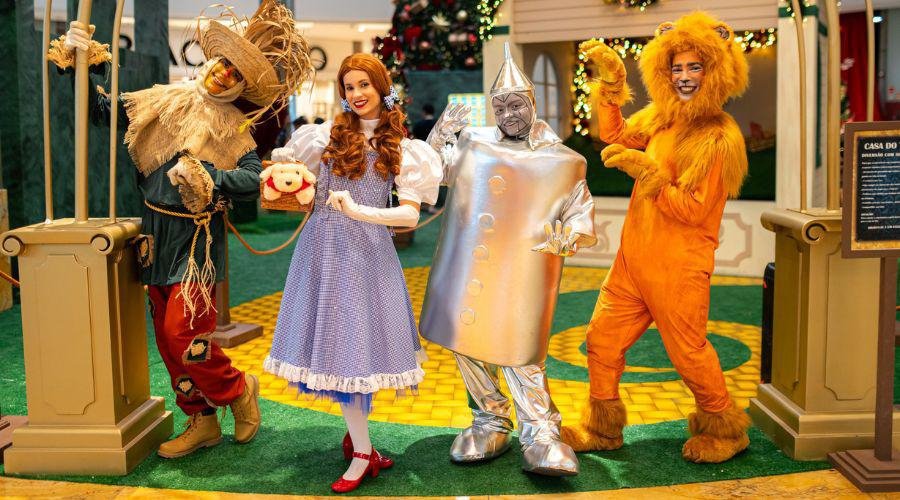 Papai Noel vai visitar 15 bairros de Vila Velha com o espetáculo “O Mágico de Oz”