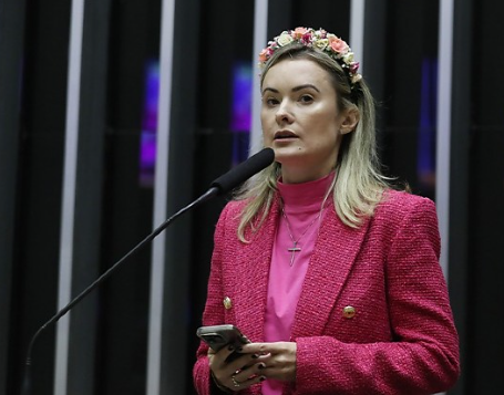 PROJETO DE LEI PREVÊ ATÉ 8 ANOS DE PRISÃO PARA MULHERES QUE FIZEREM ACUSAÇÕES FALSAS DE VIOLÊNCIA DOMÉSTICA