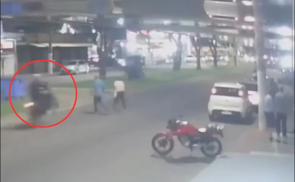 Idoso morre atropelado por motociclista que empinou com moto em avenida da Serra