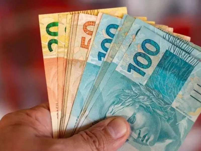 Casagrande anuncia abono salarial de até R$ 2.500 para servidores do ES