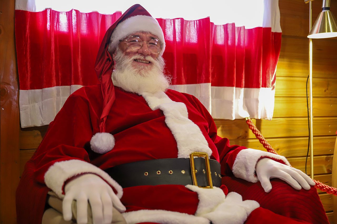 Queima de fogos, parque de diversões e chegada do Papai Noel: saiba tudo que terá na Vila de Natal de Cariacica