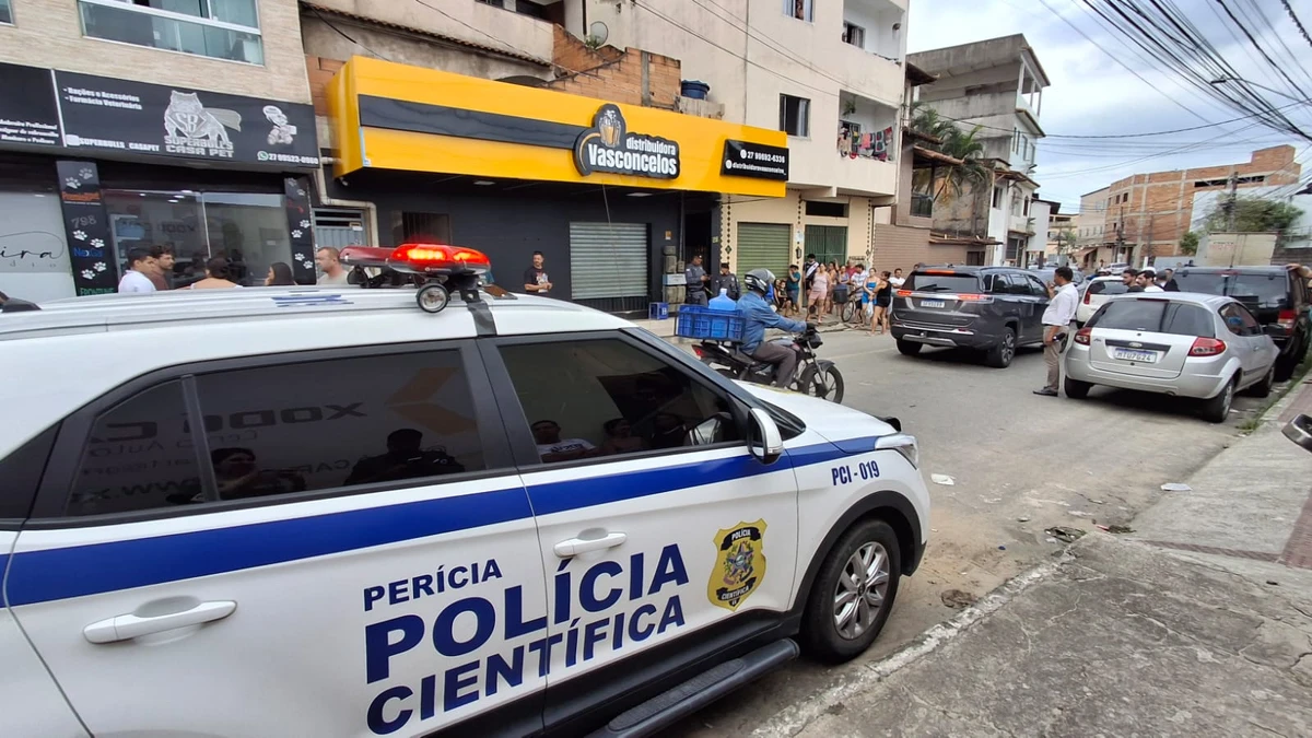 Ataque a tiros mata pai e deixa filho ferido em distribuidora de Vila Velha