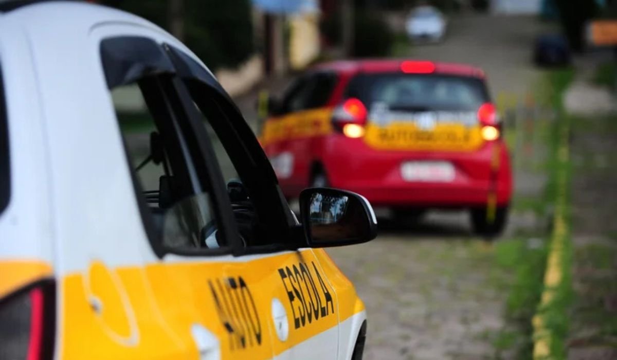 Aprovada resolução que acaba com obrigação de aula em autoescola