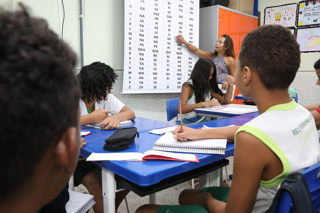 Mais de 600 professores aprovados em concurso são nomeados para atuarem em Cariacica