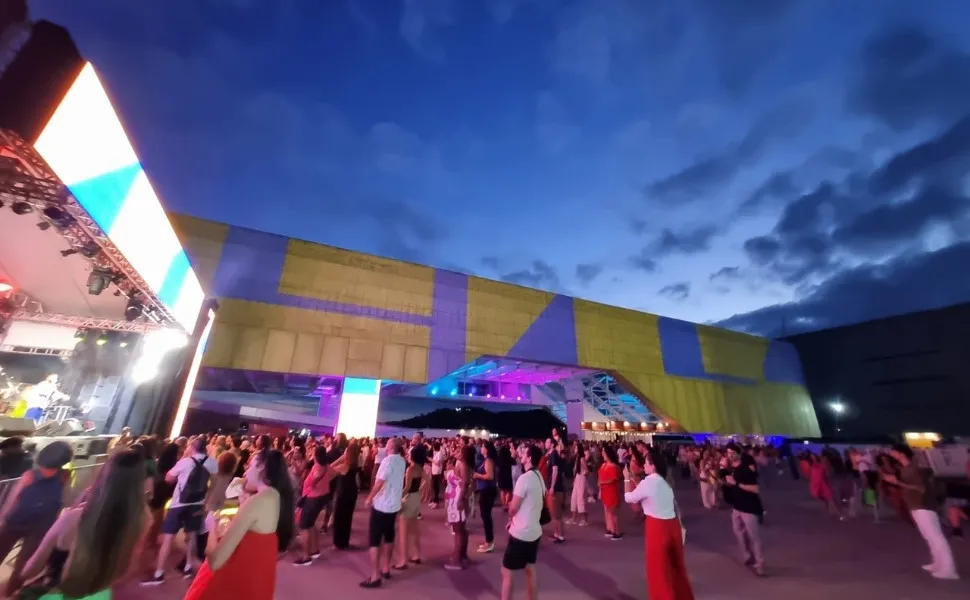 Shows de Vanessa da Mata e Casaca abrem programação do Cais das Artes