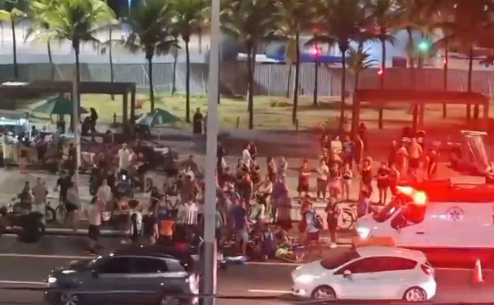 Turista de MG morre após ser atropelada por motocicleta na Dante Michelini, em Vitória