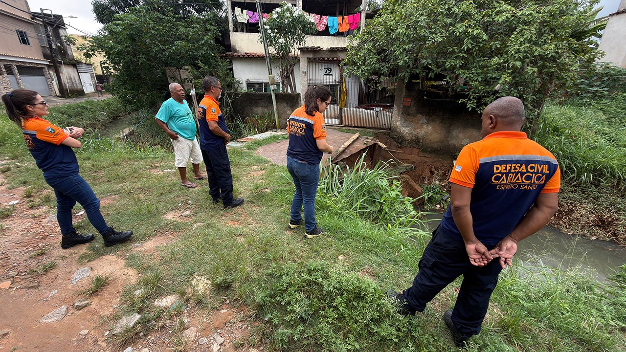Defesa Civil de Cariacica vistoria áreas de risco após fortes chuvas na cidade