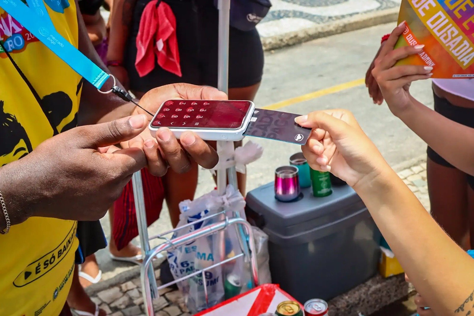 Procon-ES alerta consumidores sobre golpes e cuidados com pagamentos durante o Carnaval