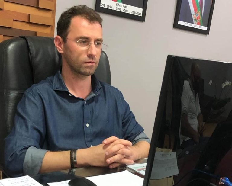 Ex-prefeito de Anchieta, Fabrício Petri, sofre revés em Brasília e tem condenação mantida por uso irregular da máquina pública