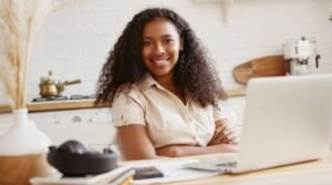 Curso Jovem Programadora capacita mulheres para área de tecnologia