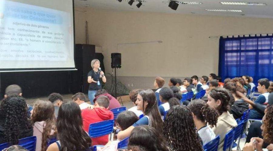 Riscos de apostas online é tema de palestra do Procon para estudantes