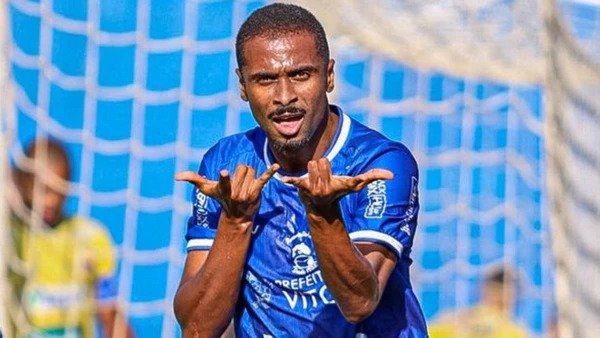 Vitória goleia o Forte e avança à semifinal do Capixabão